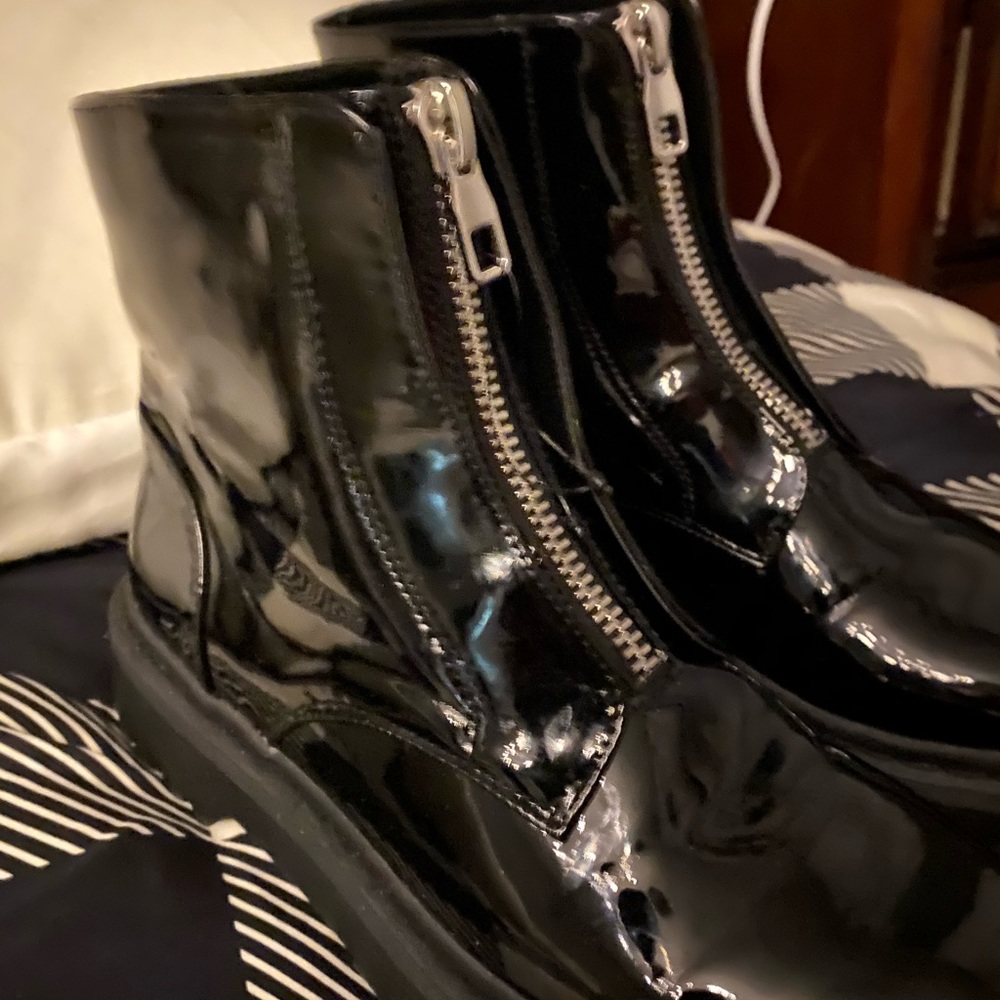 Zippered booties